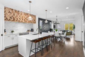 Upscale Home with Patio WALK to 12 South and Belmont